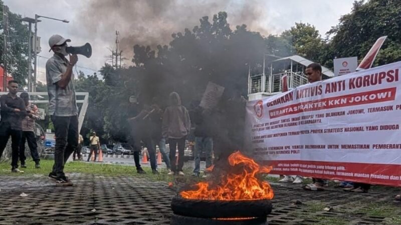 Massa Gerakan Aktivis Anti Korupsi Geruduk KPK, Tuntut Jokowi dan Keluarganya Diadili