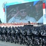 Defile Militer Akhiri Gelar Pasukan, Presiden Prabowo Beri Penghormatan kepada Prajurit