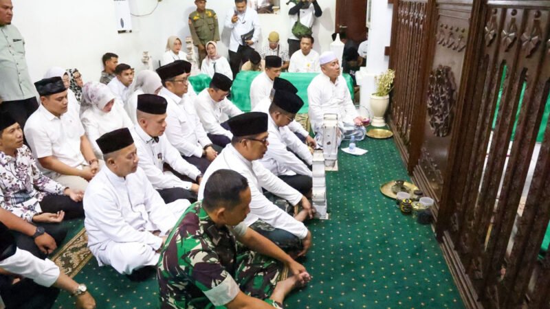 HUT Ke-25 Provinsi Banten, Gubernur Andra Soni Ziarah ke Makam Sultan Maulana Hasanuddin