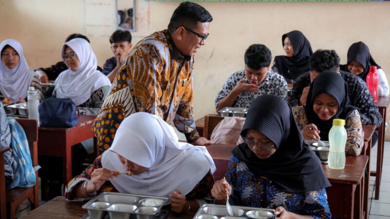 Tinjau SPPG di Kota Tangerang, Gubernur Banten Andra Soni Ingin Pastikan Pelaksanaan MBG Berjalan Baik
