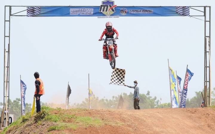 300 Pembalap Tanding di Kejuaraan Grasstrack Open Championship