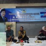 Sambil Duduk Lesehan, H Munawar Huda Berdialog dengan Warga Desa Waliwis
