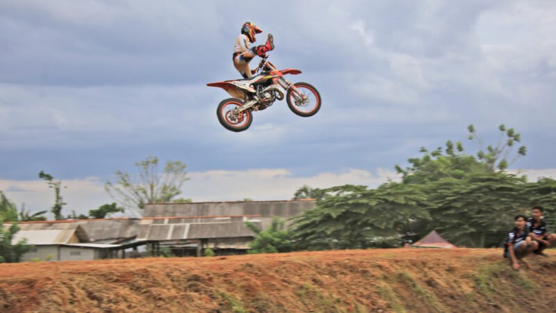 Pembalap Riau Juarai Kejurnas Motorcross Tangerang