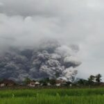 Gunung Semeru Kembali Erupsi