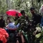 Viral, Pria di Tengah Hutan saat Banjir Bandang di Tapanuli Tengah dan Sibolga
