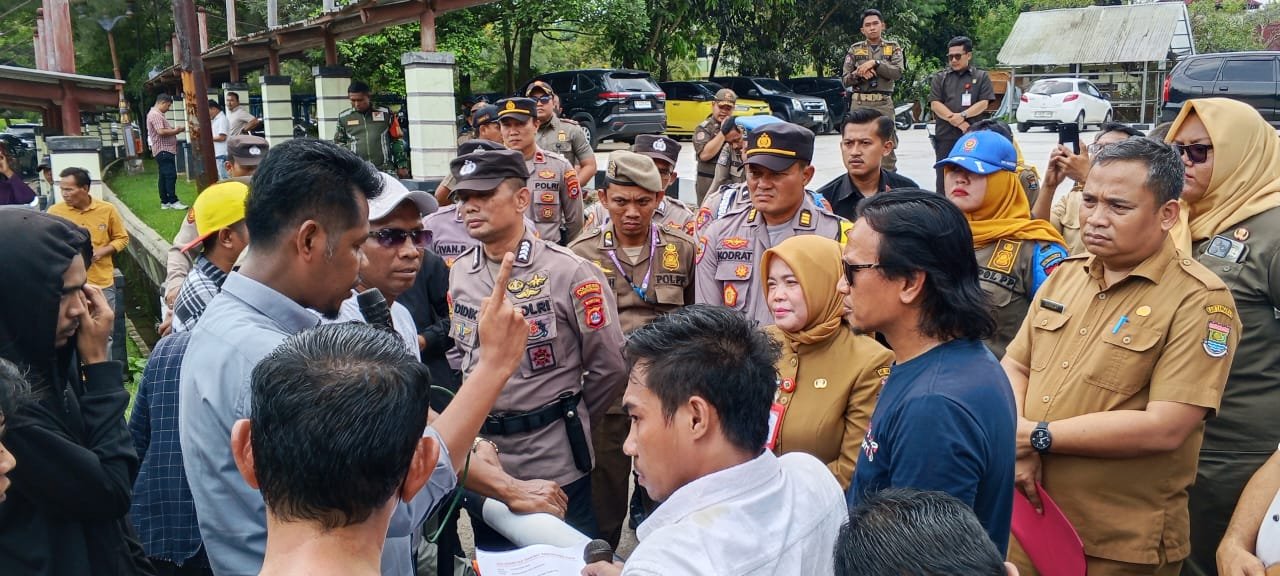 Rapat Evaluasi Diisi Konser Musik, Pemkab Tangerang Dituntut Minta Maaf secara Terbuka