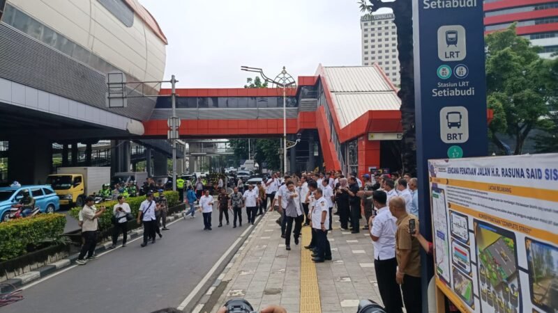 Pemprov DKI Jakarta Bongkar Tiang Pancang Monorel Di Rasuna Said