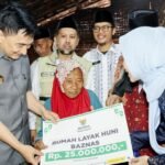 Wagub Banten Serahkan Bantuan RTLH Rp25 Juta kepada Warga Pabuaran