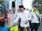 Upaya Lestarikan Budaya Islami Walkot Jalan Sehat Pake Sarung