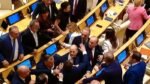 Aksi Baku Hantam Anggota Dewan di Parlemen Georgia